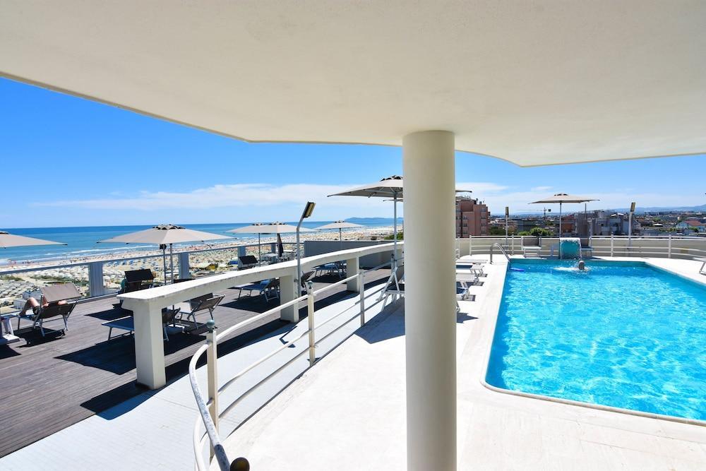 Waldorf Suite Hotel Rimini Extérieur photo